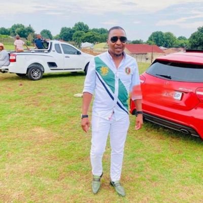 Sports fanatic | @Manunited | @Kaizerchiefs | Loves Fashion | Loves cars |

lefa.monaune@gmail.com