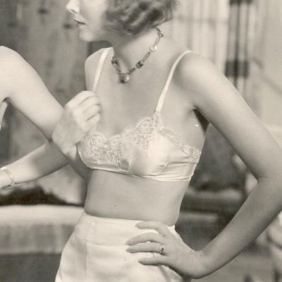 antiqueorexic's profile picture. lame pathetic diary 🧺 antiques & vintage lover