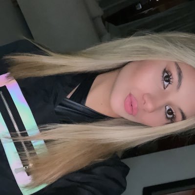 ZakhiaIara's profile picture. Ig: iarazakhia