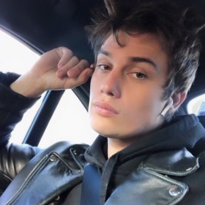 ker3mb's profile picture. hande’s favorite girl 💌