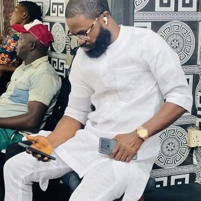 Businessman
I sell phones 🤳 📱 and laptop 💻
cars n properties like house 🏠 you can get me on this
NOS is 08026441918 I do home delivery