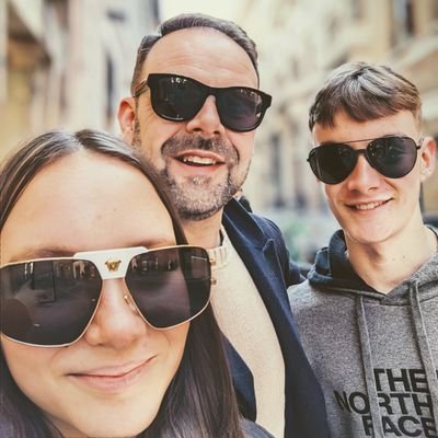 Love: My Kids, Passion: #MUFC, Interests: #ECommerce, #Leadership, #Strategy, #Retail, #Digital, #IOT, #Wearables, Digital Shopkeeper