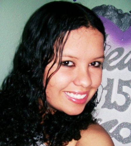 Não desista jamais e saiba valorizar quem te ama, esses sim merecem seu respeito. Quanto ao resto, bom, ninguem nunca precisou de restos para ser feliz.