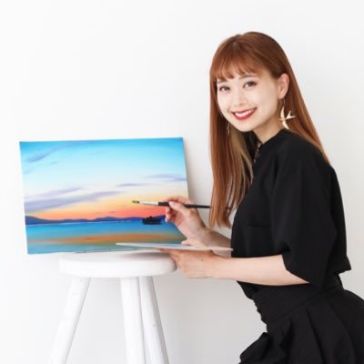 油彩画家です🖌Oil paint Artist ☁️𓈒 𓂂𓏸 移り変わる空の一瞬を描いています。絵画のご購入、お仕事のご依頼はDMより承ります🎀