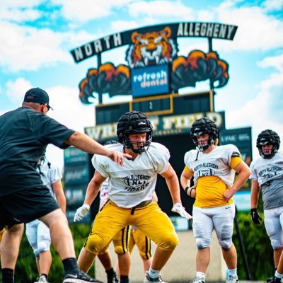 Varsity Defensive line and track and field throws coach for the North Allegheny Tigers. Science Teacher. #T4L