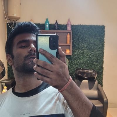 AakashS16's profile picture. Engineer by destiny, tryer by design.