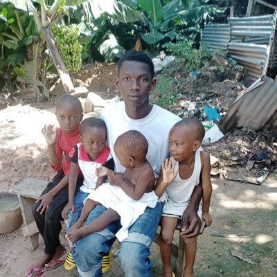 Am living with my siblings our both parents has passed away few years ago we are looking for help at all over the world. Out mum live a 2 year old young baby🍲