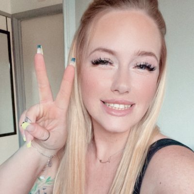 JadieRey's profile picture. Sometimes when it rains.. I like to go outside with a cocktail umbrella & pretend that I'm a giant that makes bad decisions