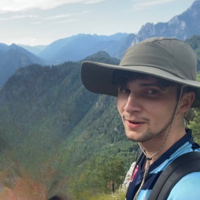 vladislavovav's profile picture. ǝʇod ʇıʇd uoɯ ʇnlɐs