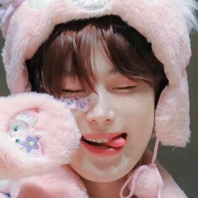 #세븐틴 = my home 𓂃 ☁❕` a simper for hybe boys especially 24/7 for seventeen . . . in my thaienthu phase + in love with zeenunew 🤍 — a #정한 , #선우 , #누뉴 thinker ♡