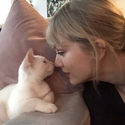 daytuittaaa's profile picture. you drew stars around my scars