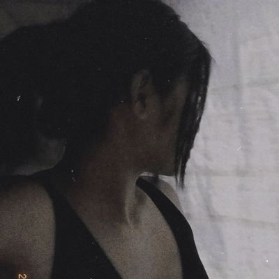 irrsll's profile picture. 𝓌𝒾𝓉𝒽 𝓈𝑜 𝓂𝓊𝒸𝒽 𝓉𝒽𝒾𝓃𝑔𝓈 𝑜𝓃 𝓉𝒽𝑒 𝓈𝒾𝒹𝑒;