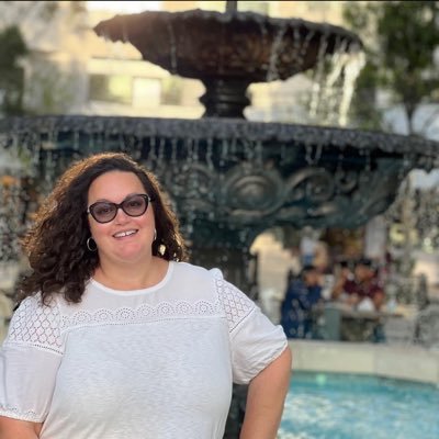 👩🏻Blogger & Influencer in Florida
👩🏻🏫Motivational Speaker
👩👧👦Advocate for Foster Kids
Author📚 #noordinaryliz