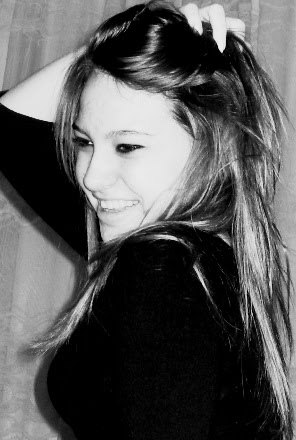 Sou impaciente,insegura,cometo erros,sou um pouco fora do controle e às vezes difícil de lidar. (Marilyn Monroe)