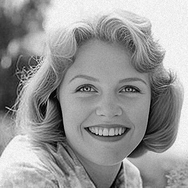 Hi everyone my name is Gregory I'm French and I've always been a fan of Lee Remick this page dedicated to her for her