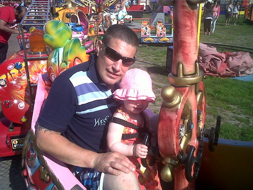 darren3012's profile picture. Cavity wall tecnition 2 beautiful daughters and girlfriend louise