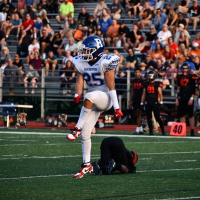 Rochester ‘25 | 5’7 | 160 lbs | OLB/RB | 3.8 GPA | Email:marquez.emilio11.28@icloud.com