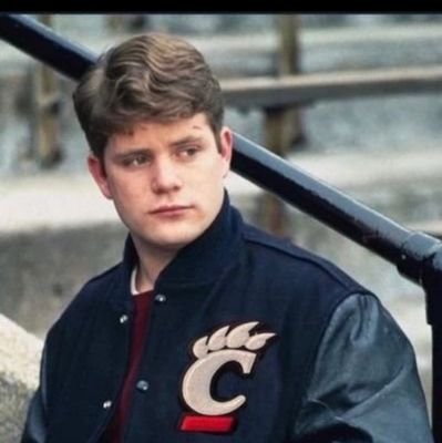 The_Bearcatfan's profile picture. Representing the 513 since 07'                                   
Future Sports Analyst for Cincy Sports 👀      
     Celtics ☘️ Bearcats 😼 Bengals 🐅 Reds 🔴