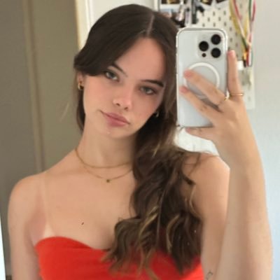 lifeofchicaaa's profile picture. ess- farmácia