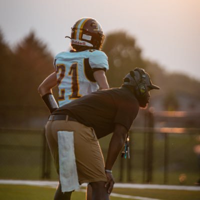 High School Defensive Backs Coach for the Menomonie Mustangs @MenomonieFB “Stay Humble And Grind” #SHAG Sports Performance Trainer and Owner of @ShagAcademy