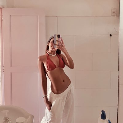 valemedinaaaaa's profile picture. 