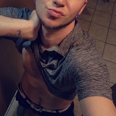 $N8E94 - Cash App
Bisexual Top, from Southern Illinois, just doing his thing.