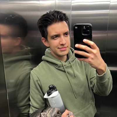 iOS & Android Dev 📱 🤖 / photography 📸 / 🎙Podcast @letswiftpodcast / https://t.co/AxDQq0t6fD I like to share what I'm learning