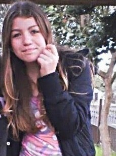 Colorada,  melhor amiga da @peledepessego_ e da @_1DevilGirl , amo @elisa_klein_ , @__FrozenHeart , @_EvilLittleGirl , @EvilMoster , @_JeeanBueno , @_1girl *-*