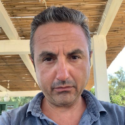 Nato nella citta' piu' bella, oggi cittadino del mondo. Manager per professione e un po' per hobby.