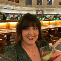 Bernadette (@bern_loves) Twitter profile photo