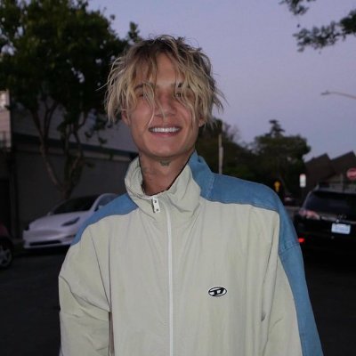 Dbeehoney1's profile picture. Jxdn and Tosh fan
Lost old account