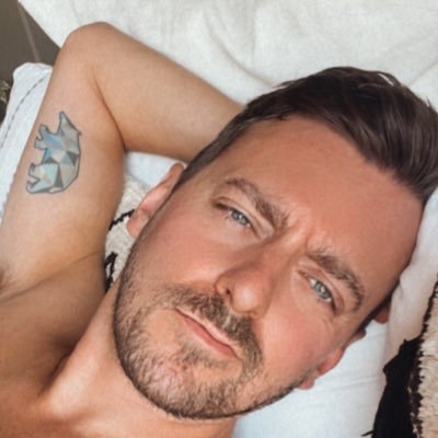 I’m a 6’1 vers northern English guy. I do cam sessions, custom vids & sell underwear DM for price. See link tree to access my OnlyFans & JustForFans content 🔥