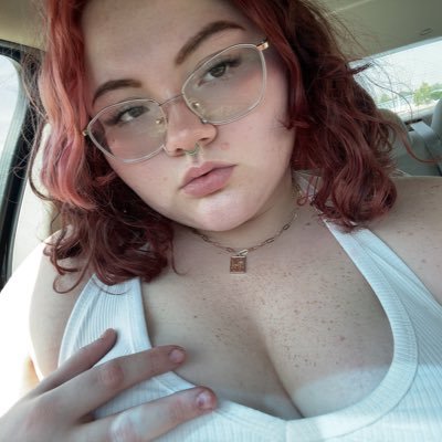 | 🏳️‍🌈 Queer Curvy College Goddess | She/they | 👠 10 | $10 tribute | $33 unblock fee | LF age verified