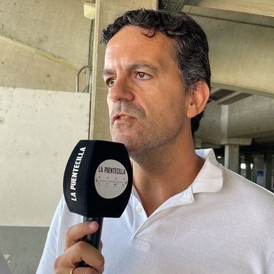 Licenciado en Ciencias de la Información. Comunico en @fisioclínicas, me divierto y narro en @LaPuentecilla_ y escribo en @diarioas