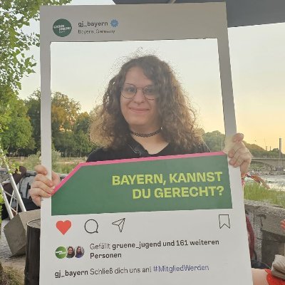 She/Her 🏳️‍⚧️🏳️‍🌈| 
Frauen* und Genderpolitischesprecherin Grüne Jugend Oberfranken 
Queer-feministisch💜 
Pflegefachfrau Azubine 🏥