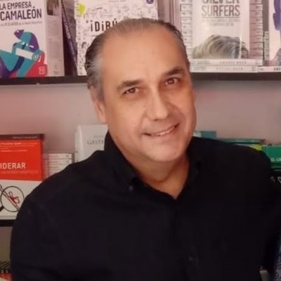 Emprendedor, periodista. Coautor de los libros Los diez del Titanic, Leyendas del Atlético, 50 años del Vicente Calderón y Viaje a la Luna.