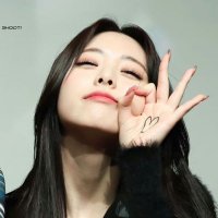조이🤍 (@xzbkb_) 's Twitter Profile Photo
