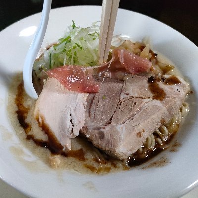 栃木で一番うまいラーメン屋の夜の部担当のしがない日本人です!ガルパン中毒
提供できるメニューが限られますがご了承くださいませ。
週1～2回の18時～21時メインの不定期営業です。

他では味わえない牛骨白湯ラーメンを主軸にメニューを提供します。

営業日時、提供メニューはツイートにてお知らせします。