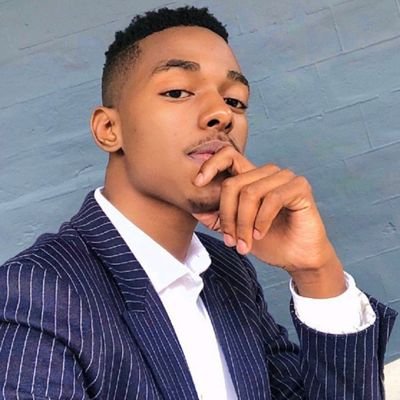 Civil engineer// AUTOCAD//multilingual//Keyboardist//Yoruba+Igbo+Spanish+Hindi// Manchester 🔴//Drake 🎵// Sarcastic// Son of major Gen. Odedele ,Rtd.//