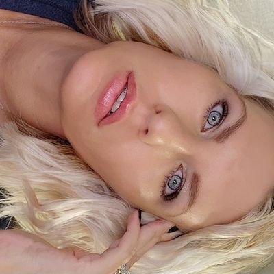 ElstroMom's profile picture. Mom of 2. Wife. Dog Mom. Business Owner.