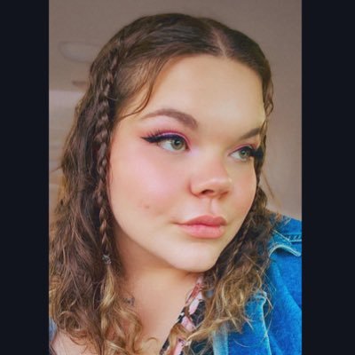 emroseingermany's profile picture. From St.Louis 🇺🇸 → moved to Germany🇩🇪 → made it 99% of my personality🤷🏻‍♀️ International business intern👩🏻‍💼This account is just for funsies,enjoy.