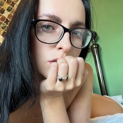 🖤💗 Submissive. Pathological people pleaser. NSFW. 18+ Married to the amazing @Mrwalker_83 🖤💗