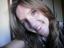 23 anos, Adoro Dançar. Programadora. Téc. em Sistemas p/ Internet. Gremista. Apaixonada. Brincalhona. Os defeitos?!... Deixa pra lá ;)