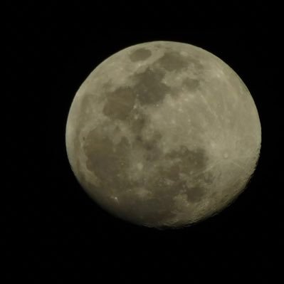 la luna y las estrellas, nos invitan a mirar al cielo, y a disfrutar de su belleza infinita✨