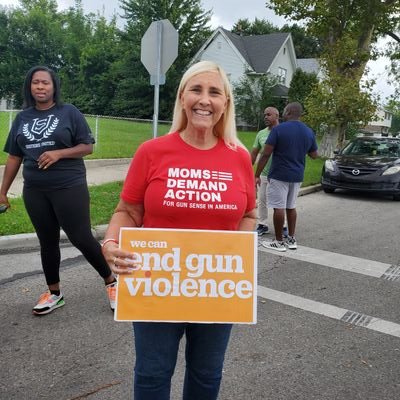 Liberal, feminist activist who votes and thinks for herself. Volunteer with @MomsDemand Golden State Warriors fanatic. #RESIST