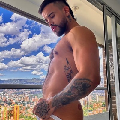 📍Medellín, Colombia 📸 Modelo Webcam 👶🏽 26 años “No te compares, eres ÚNICO”