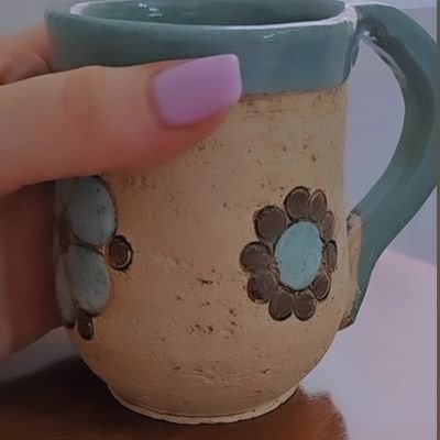 إنني أعطيت ما استبقيت شيَّ
آه من قيدك أدمى معصمي