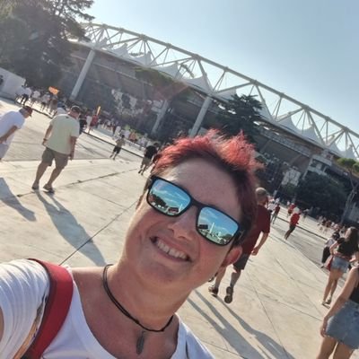 ♀ ♒ 🌈 Elena Sorrentino 💛❤️ 
                Videoeditor 🎞  giornalista 🖋  content creator 👩‍💻
⚽️ Direttore Responsabile de https://t.co/MN5la24DOI