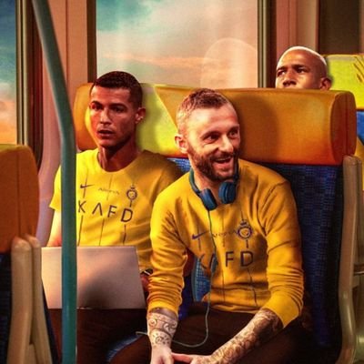 عندوقوعي في غرامك انتبهي من غيرتي 😎 حتكون صعبه عليك