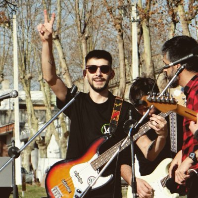 Soy el Bajista de la banda Uruguaya Viejo Árbol.
Me gusta el Chocolate, y la Luna 🎧🤩
INSTA:
https://t.co/CCpjf4yNgw